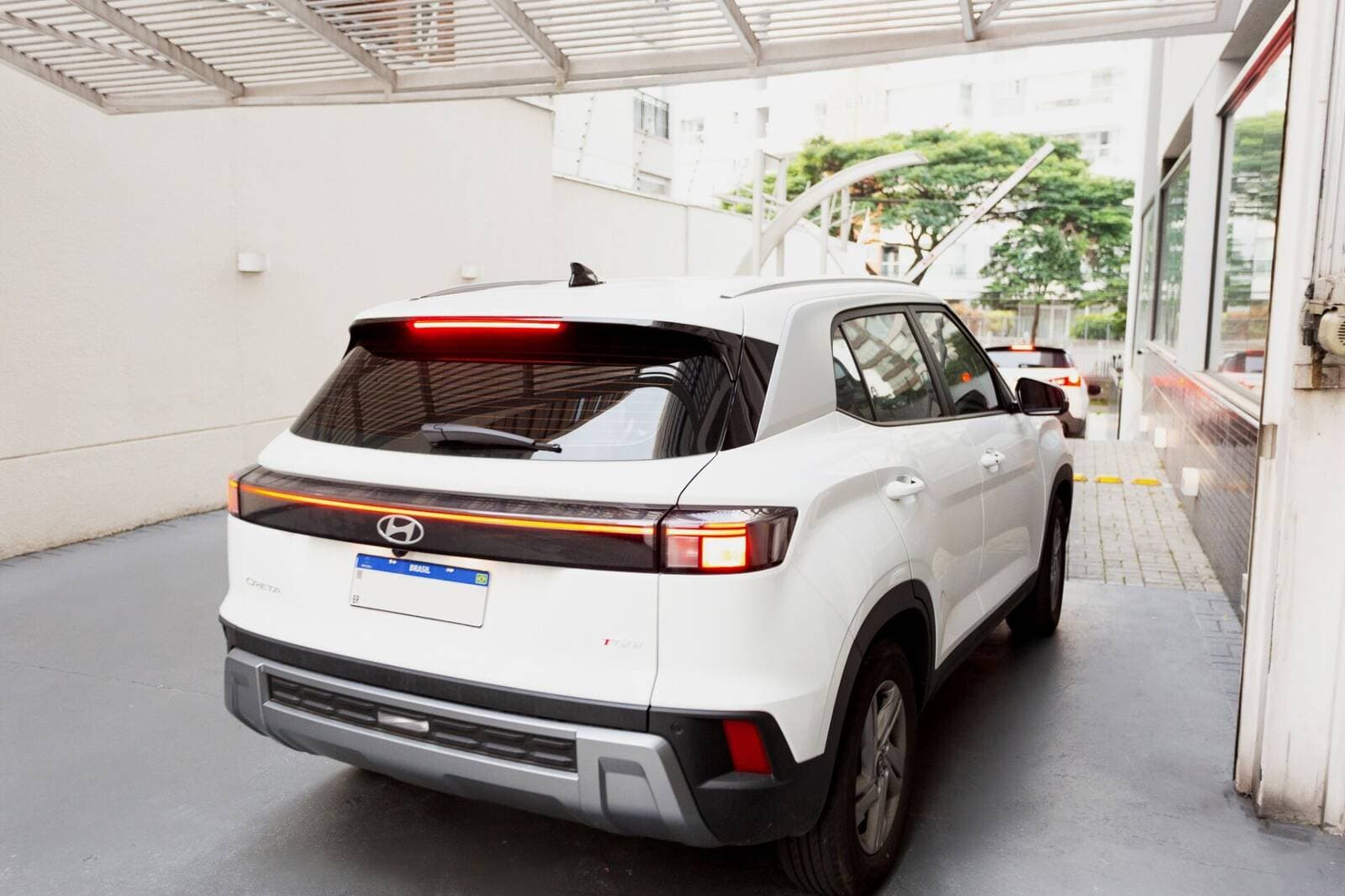 SUV de cliente estacionado em vaga coberta do Bandeira Park Congonhas