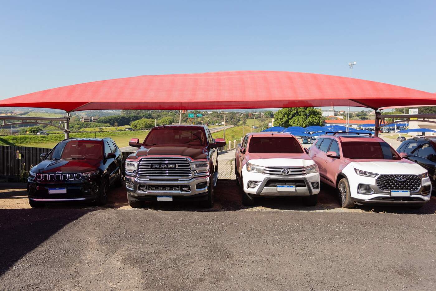 Vagas amplas do Bandeira Park Viracopos para veículos de maior porte